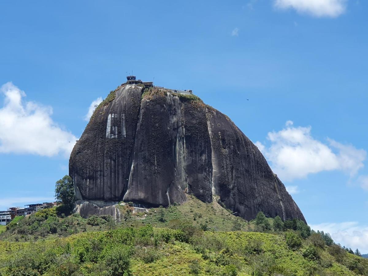 Domus Glamping Guatape Hotel Buitenkant foto